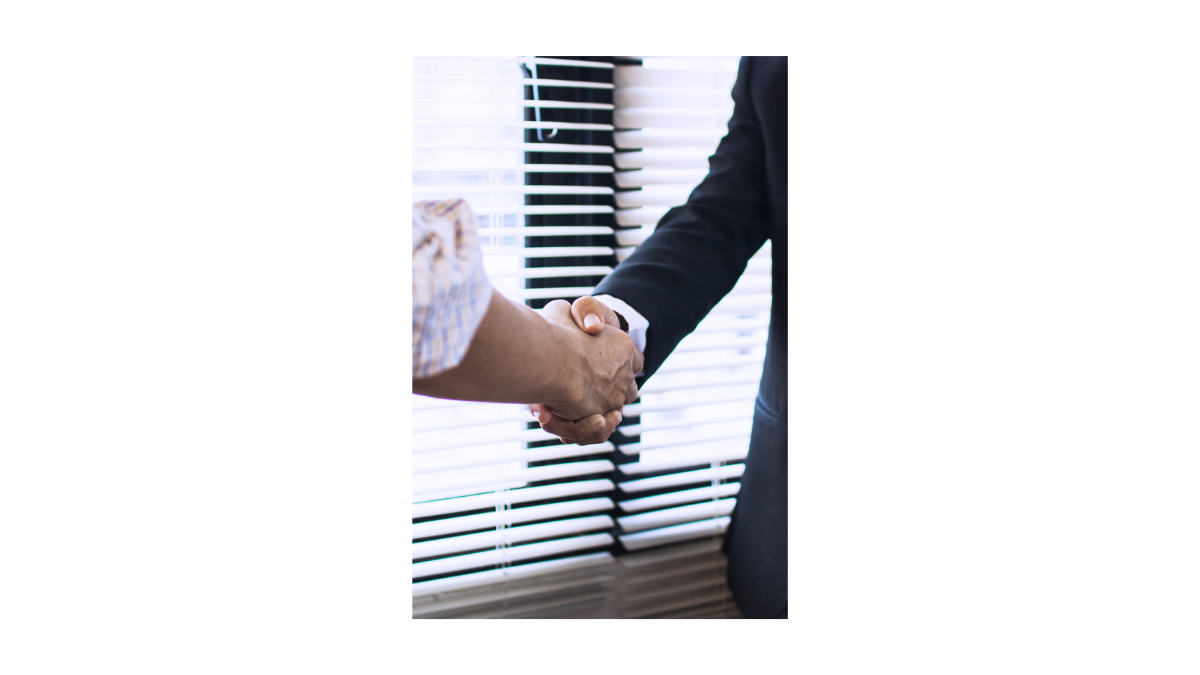 Handschlag zwischen zwei Geschäftspartnern