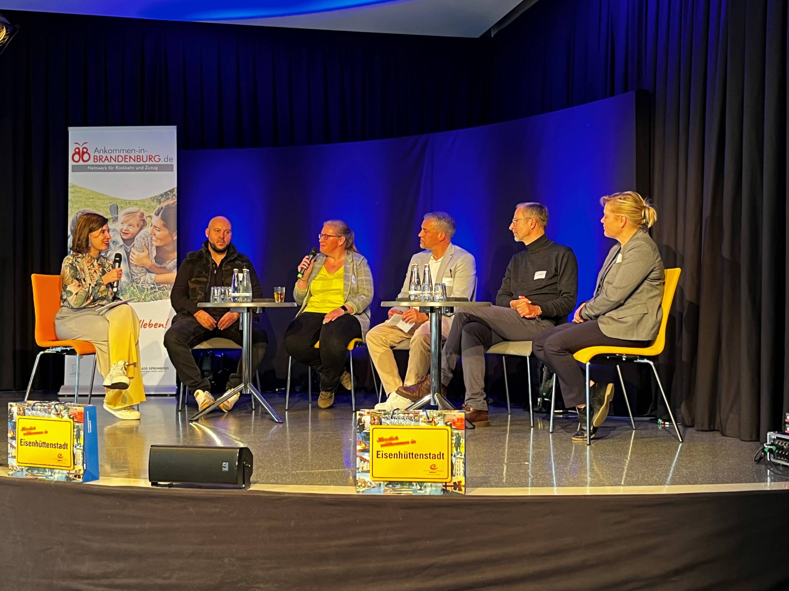 Podiumsdiskussion zur Fachtagung des Landesnetzwerkes "Ankommen in Brandenburg".